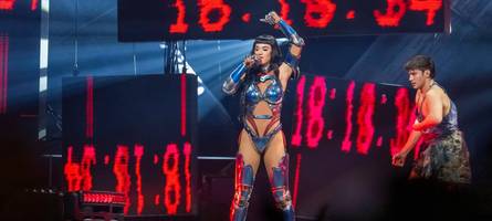 Katy Perry zeigt in München eine beeindruckende Show – verliert sich aber zwischen Neuerfindung und Nostalgie